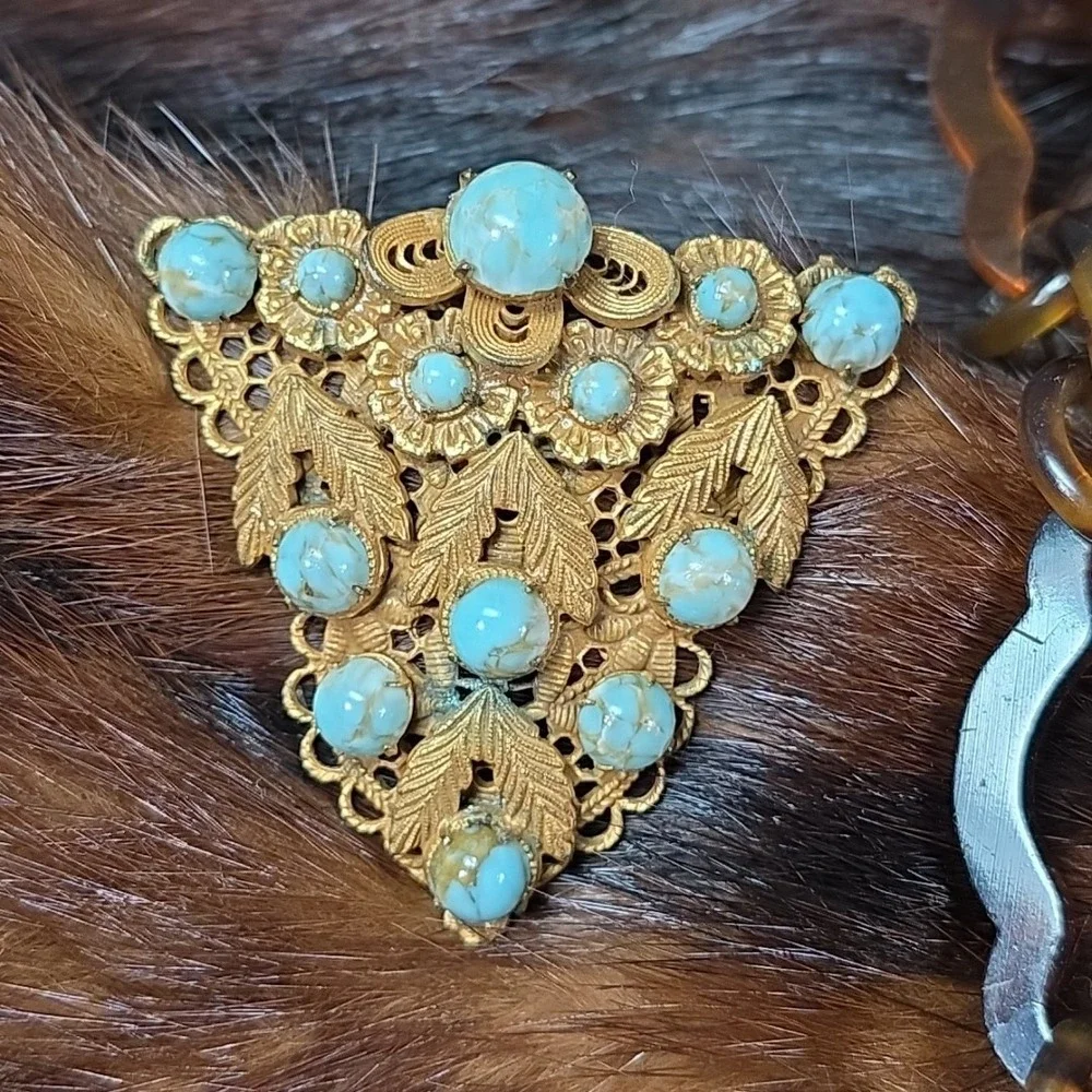 Vintage Gold Tone And Turquoise‎ Shaw Clip Scarf Broach